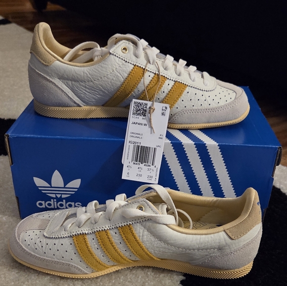 adidas Women's Sneakers in White and Gold - Picture 2 of 5